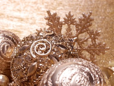 Altın Noel topları