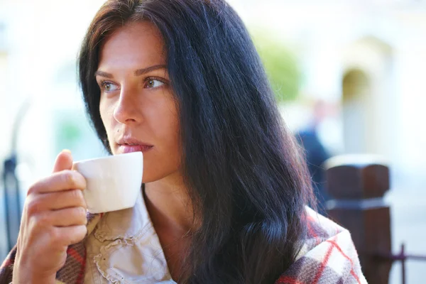 Woman with coffee cup — Stock Photo, Image