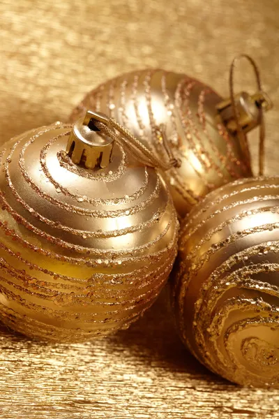 Gouden kerstballen — Stockfoto