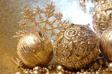 Altın Noel topları