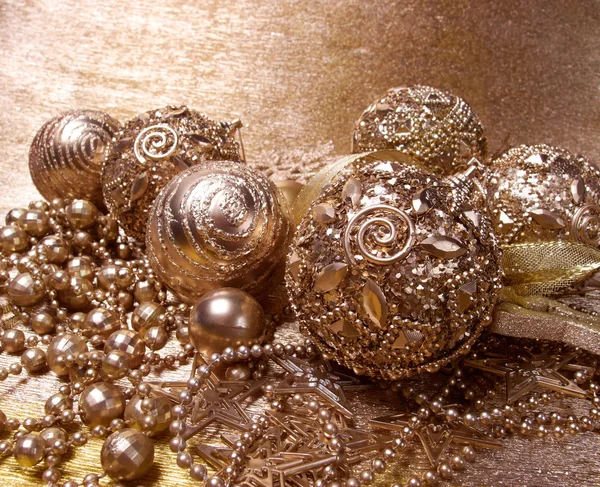 Gouden kerstballen — Stockfoto