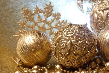 Altın Noel topları