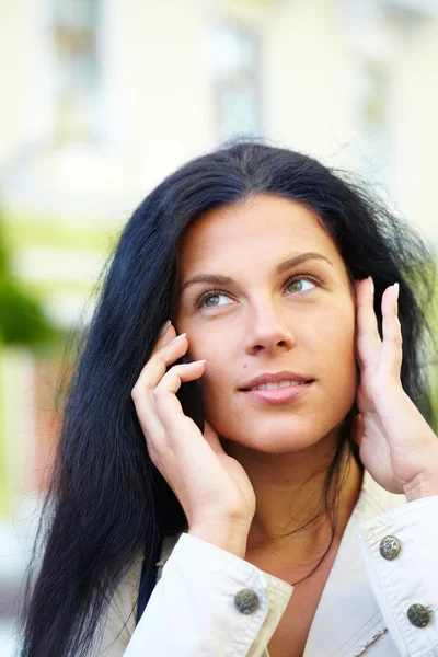 Mulher com telefone celular — Fotografia de Stock