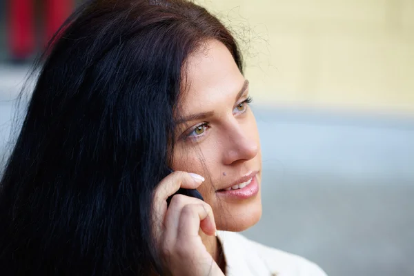 Mulher com telefone celular — Fotografia de Stock