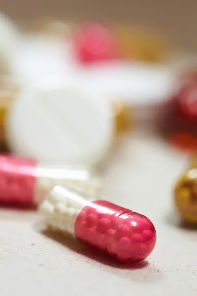 Macro shots of tablets and capsules — Stock Photo, Image