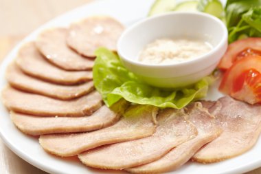 haşlanmış sığır eti dilim dilim