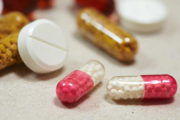 Macro shots of tablets and capsules — Stock Photo, Image