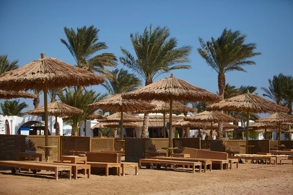 Ombrellone sulla spiaggia — Foto Stock