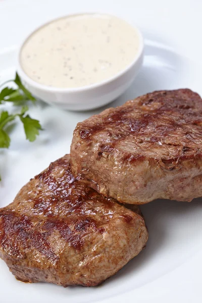 Steak mit Sauce — Stockfoto