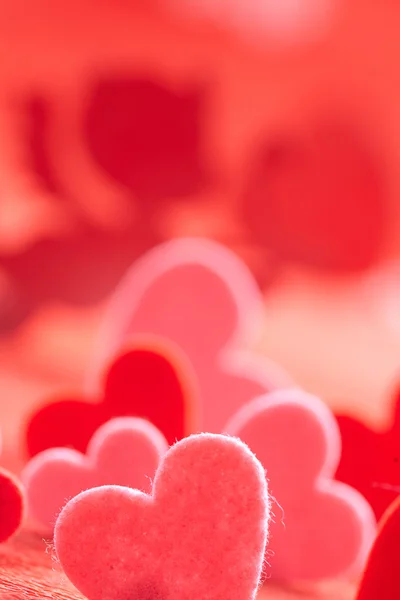 Corações no fundo vermelho — Fotografia de Stock