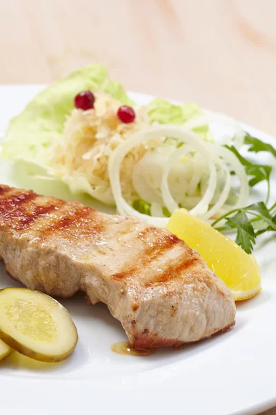 Steak with cabbage salad — Stock Photo, Image