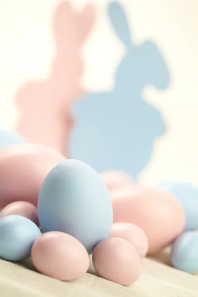 Paskalya yumurtası ve tavşan — Stok fotoğraf