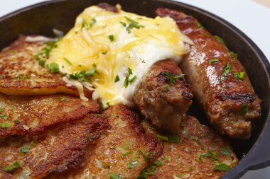 sosisli patates gözlemesi