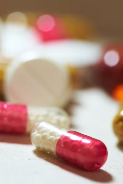 Makroaufnahmen von Tabletten und Kapseln — Stockfoto
