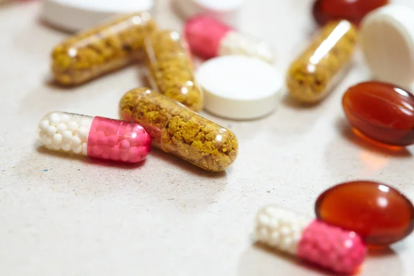 Makro skott av tabletter och kapslar — Stockfoto