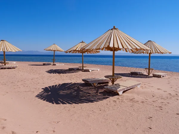 Umbrella on beach — Stock Photo, Image