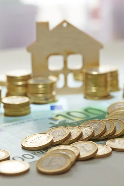 Huis en geld — Stockfoto