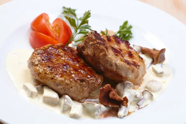 Steak met saus — Stockfoto