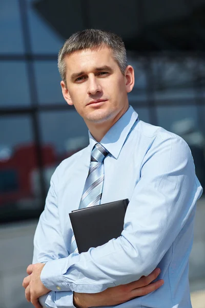 Geschäftsmann im Freien — Stockfoto