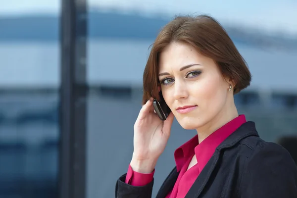 Businesswoman with mobile phone — Stock Photo, Image