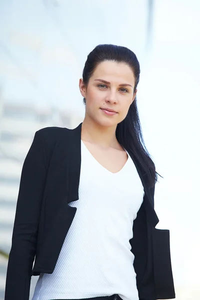 Mujer de negocios al aire libre — Foto de Stock