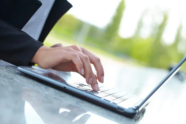 Female hand writing on laptop — Stock Photo, Image