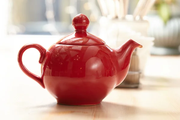 Kırmızı çaydanlık — Stok fotoğraf