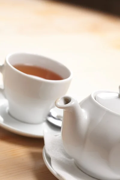 Teekanne mit Tee — Stockfoto
