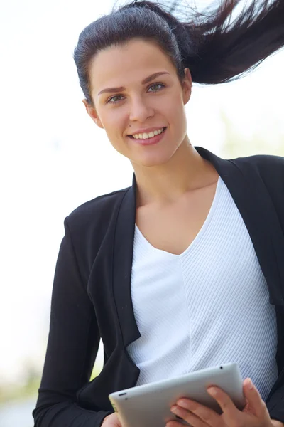 Geschäftsfrau im Freien — Stockfoto