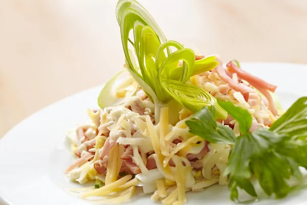 Salada com presunto — Fotografia de Stock