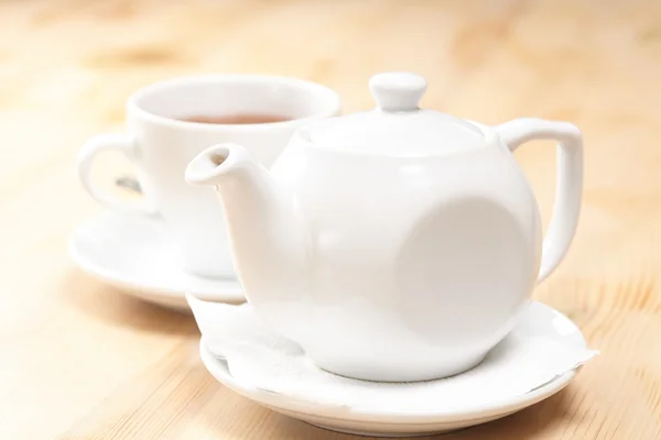 Teekanne mit Tee — Stockfoto