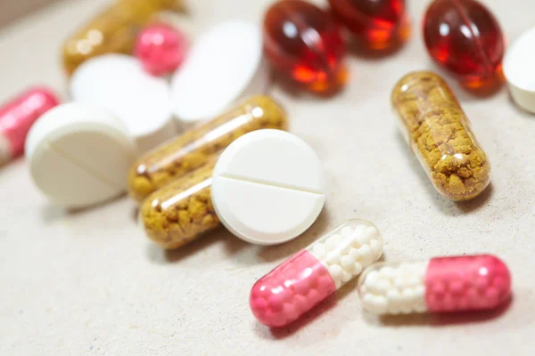 Tablets and capsules — Stock Photo, Image