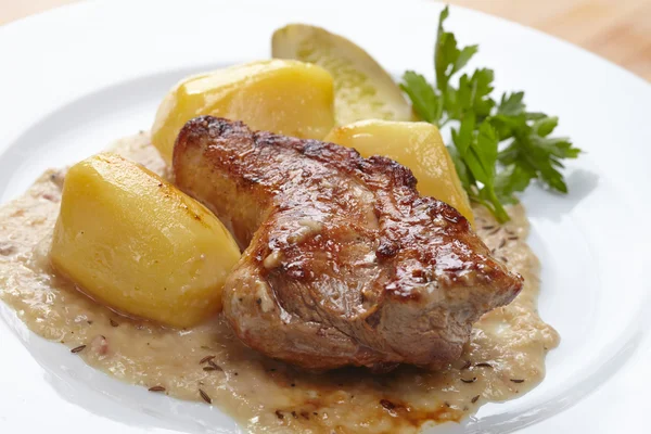 Meat with potatoes — Stock Photo, Image