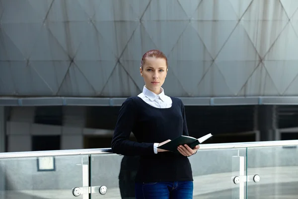 Woman with notebook — Stock Photo, Image