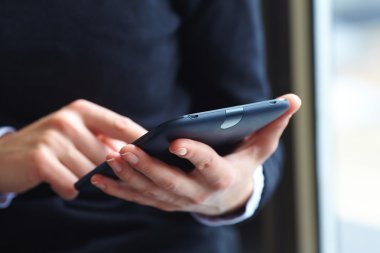 tablet pc ile kadın