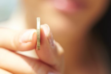 kadın parayı teslim