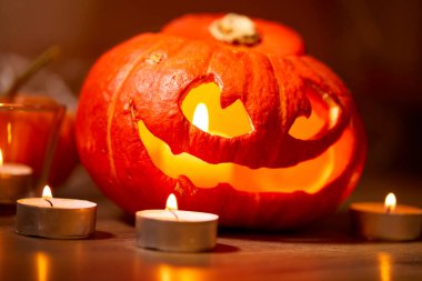 Mumlu Cadılar Bayramı balkabağı, parti konsepti. 