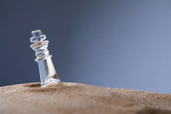 Крупный План Стеклянных Шахмат Песке — стоковое фото