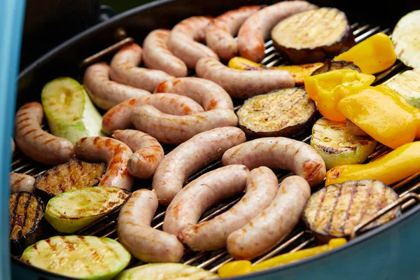 Délicieux Assortiment Saucisses Viande Légumes Grillés Sur Barbecue — Photo