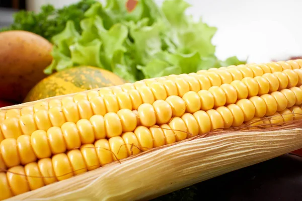 Beyaz Arka Planda Taze Sebzelerin Yakın Plan Görüntüsü — Stok fotoğraf