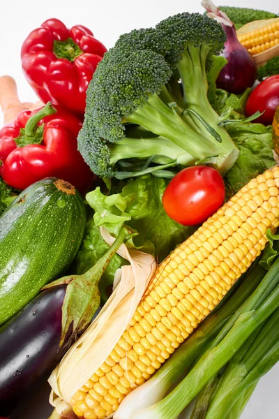 Nahaufnahme Von Frischem Gemüse Auf Weißem Hintergrund — Stockfoto