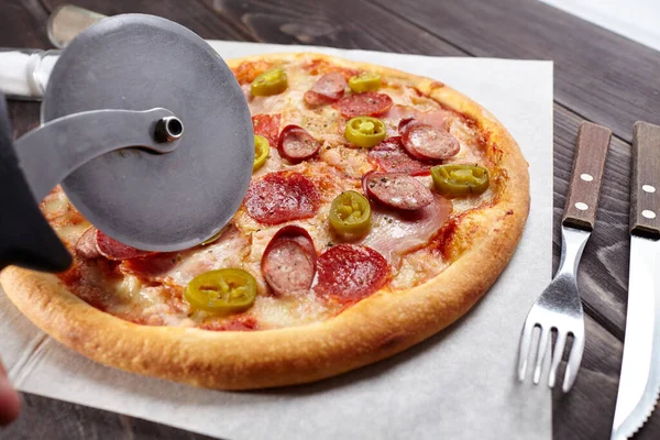Lekkere Pizza Houten Achtergrond — Stockfoto