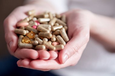 ellerdeki kapsüllerin çok sayıdaki yakın görüntüsü