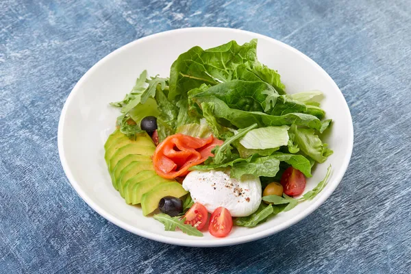 Frisse Salade Met Gepocheerde — Stockfoto