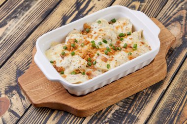 Soslu ve otlu köfteler.