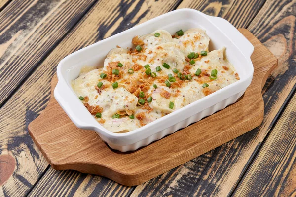 Soslu ve otlu köfteler.