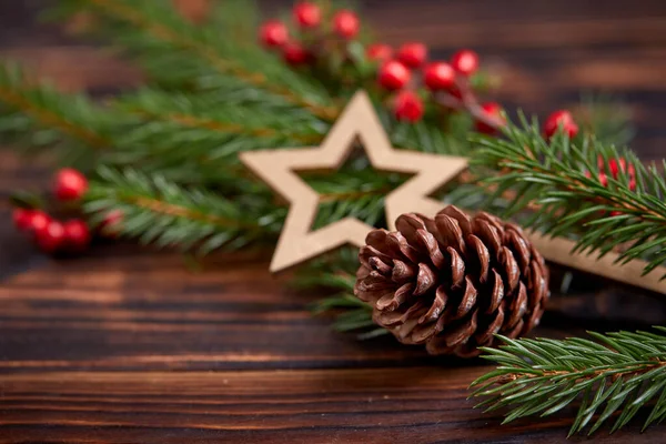 クリスマスの装飾やモミの枝のクローズアップビュー — ストック写真