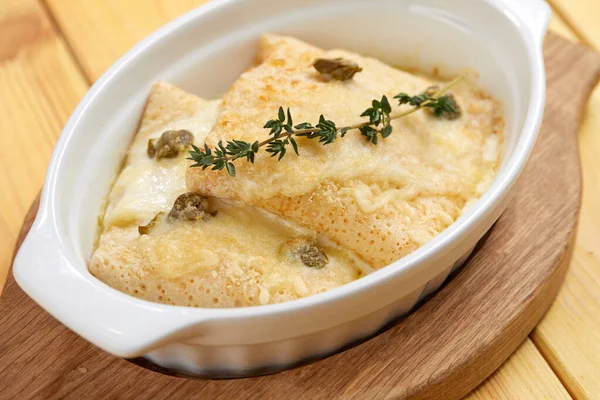 Pannenkoeken Met Geroosterde Champignons Kaas Groenten — Stockfoto