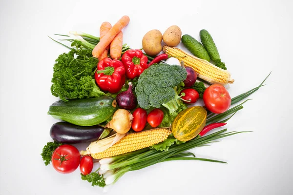 Légumes Frais Mûrs Sur Fond Blanc — Photo