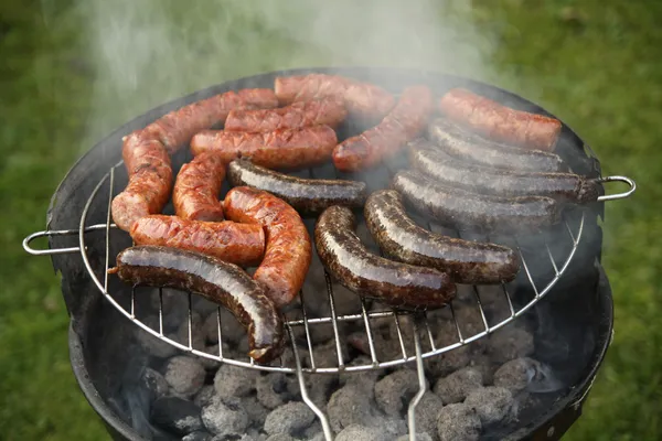 Fleisch auf dem Grill lizenzfreie Stockbilder